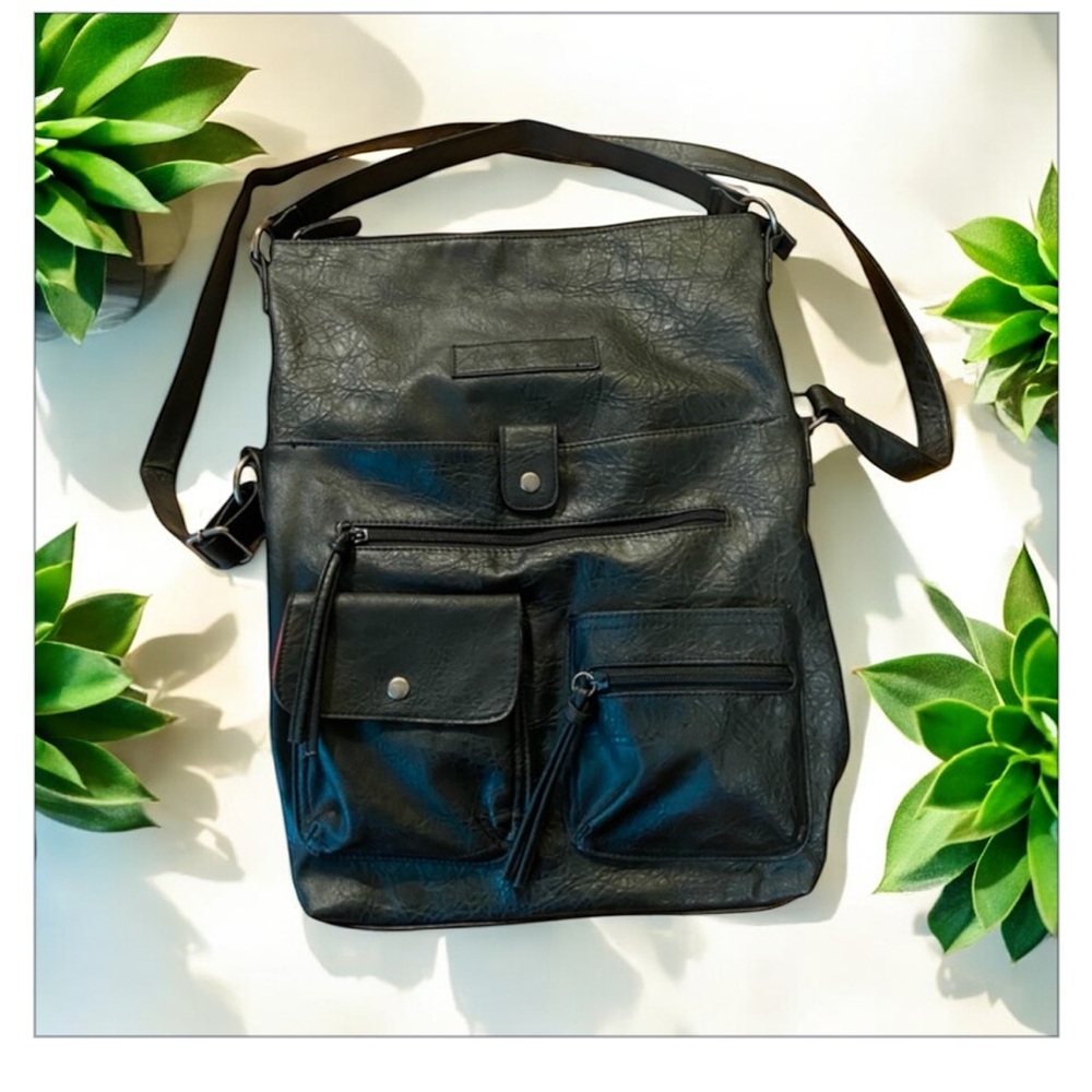 American Eagle AE Vegan Black Leather
Multipocket Crossbody Tribal Bag - Picture 5 of 16